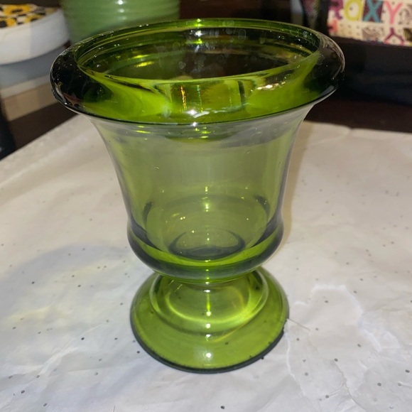 Green vase - Picture 1 of 6